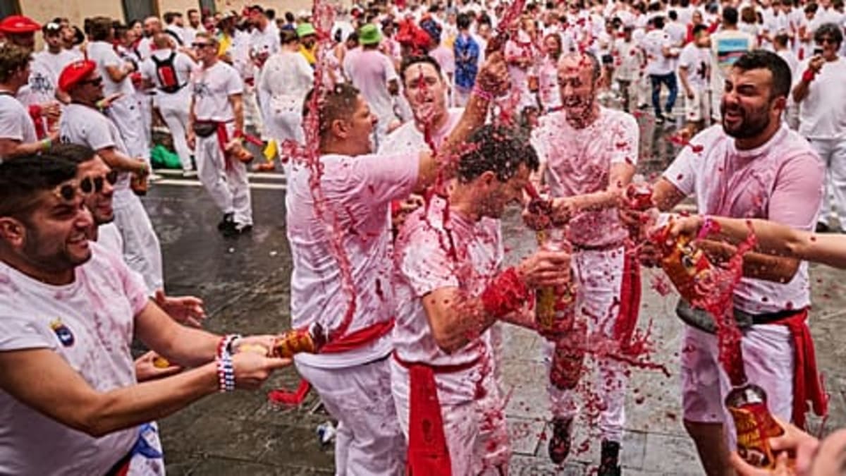 Pamplona's San Fermín Honors Healthcare Heroes in 2026 - Image 2