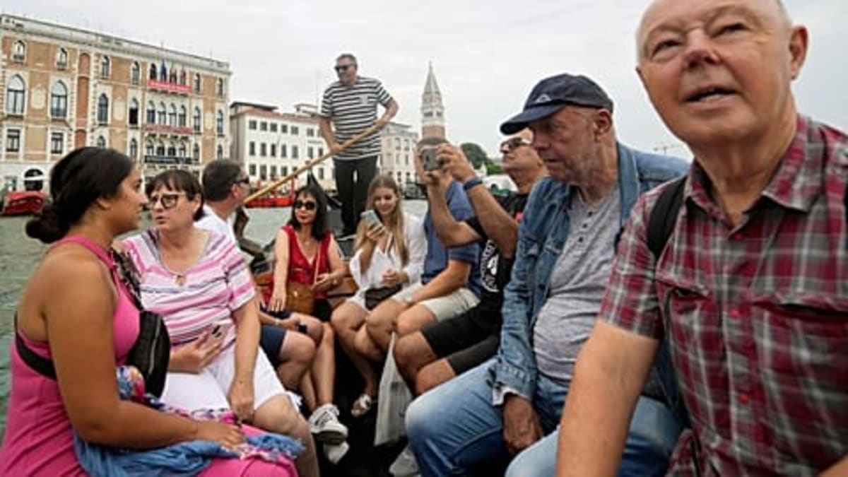 UK Fish and Chips Train Brings Nostalgia to Norfolk Coast - Image 3