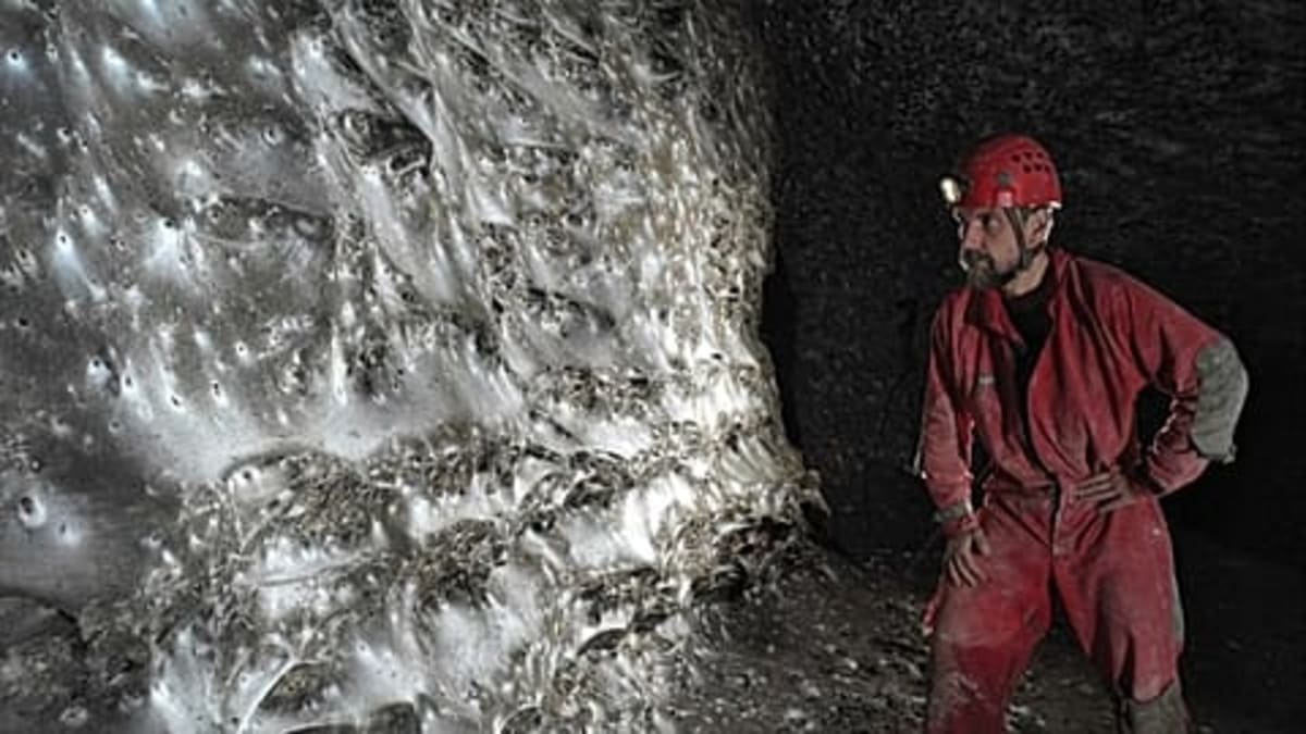 400,000-Year-Old Cave Found Sealed in Israel - Image 5