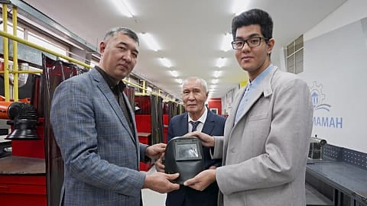 Kazakh Poet Helped Close World's Largest Nuclear Test Site - Image 4
