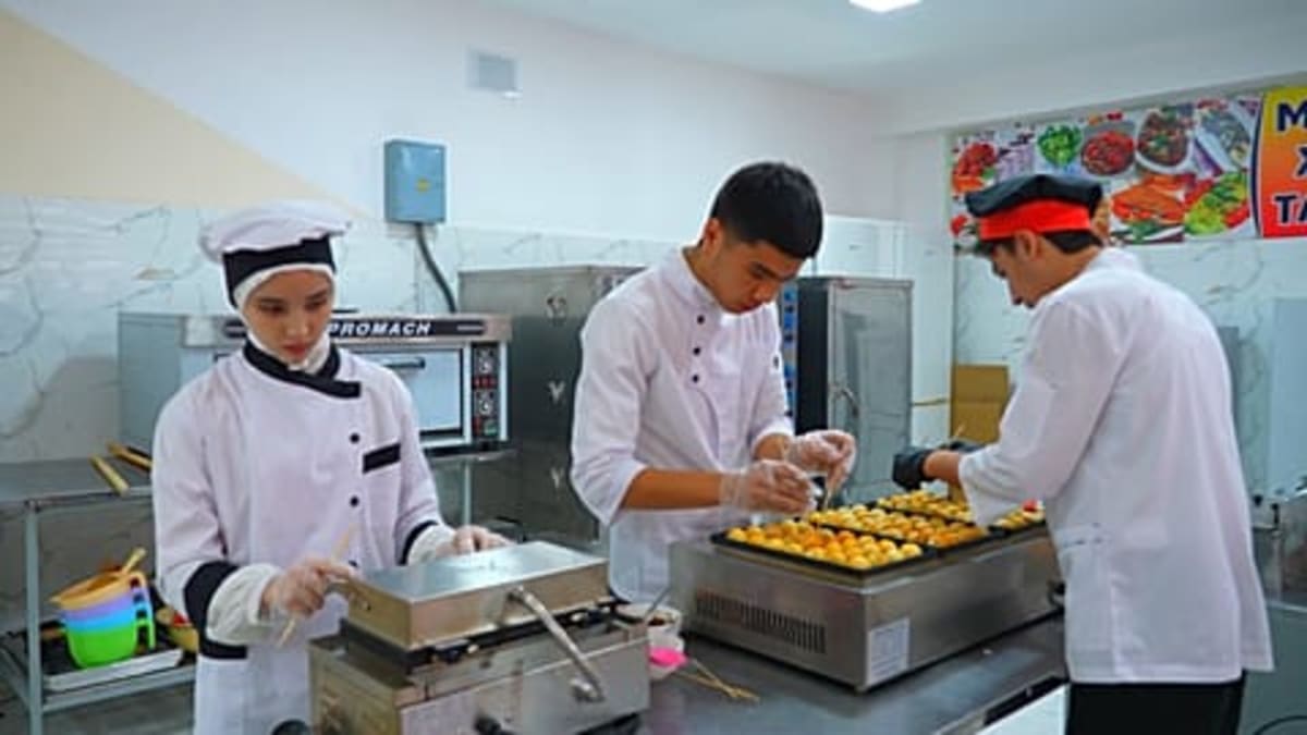 Uzbekistan Hits 73,000 Electric Vehicles in Green Shift - Image 2