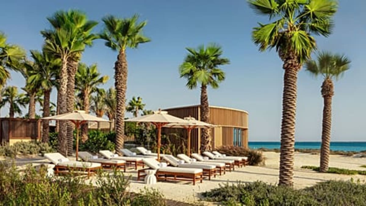 Hotels.com Offers €4,300 to Test Room Service and Robes - Image 3