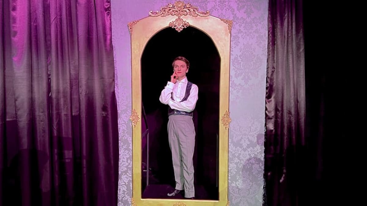 Warsaw Theatre Reimagines Dorian Gray Through Dance - Image 4