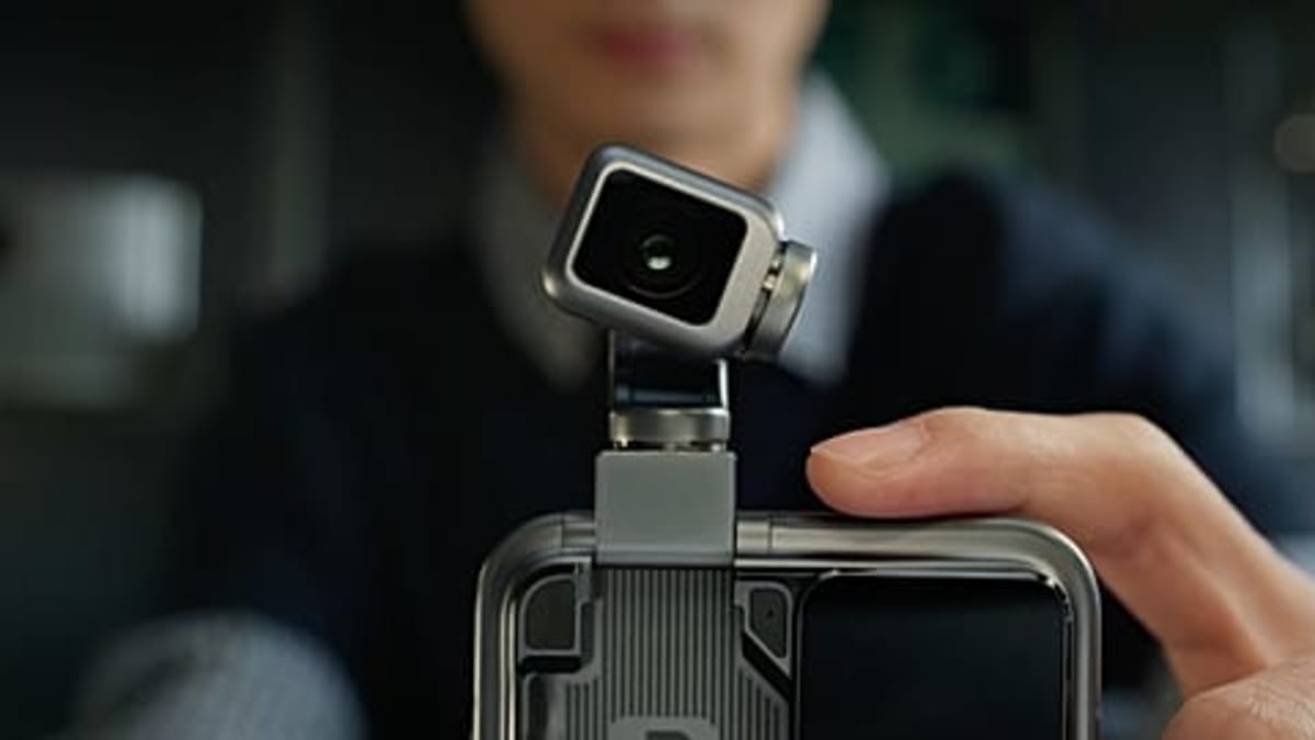 AI Robots Now Drive Travelers Through Airport Terminals - Image 2