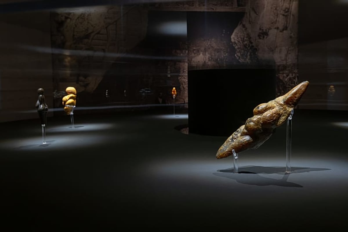 Jeff Koons Brings 40,000 Years of Art to Athens - Image 5