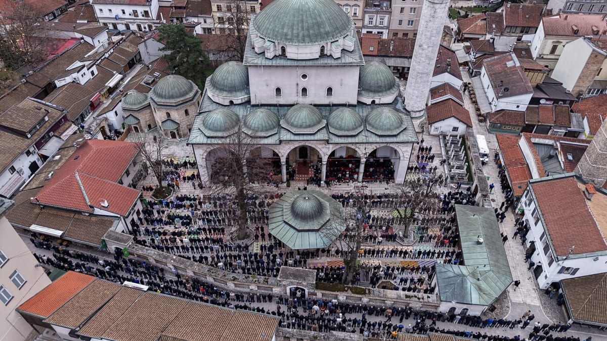 Muslims Across Europe Celebrate Eid al-Fitr - Image 2