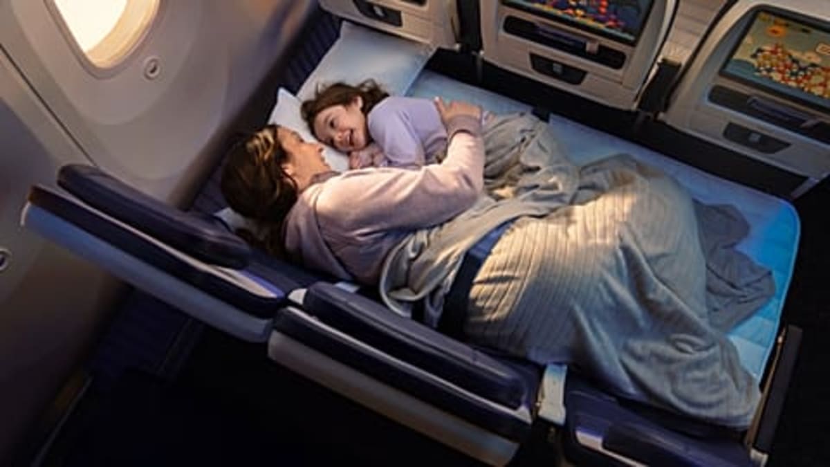 Airlines Unveil Wraparound Screens and Economy Sleep Pods - Image 3