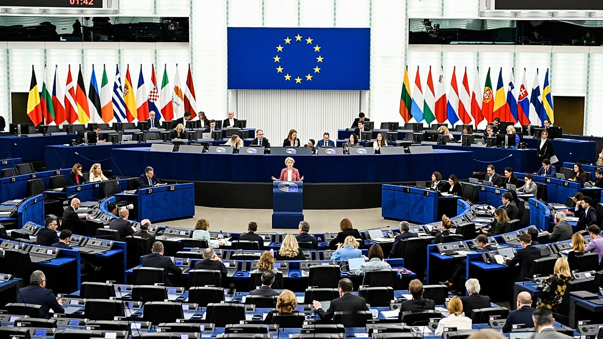 Nika Kovač presenting My Voice My Choice initiative to EU Commissioner for Equality