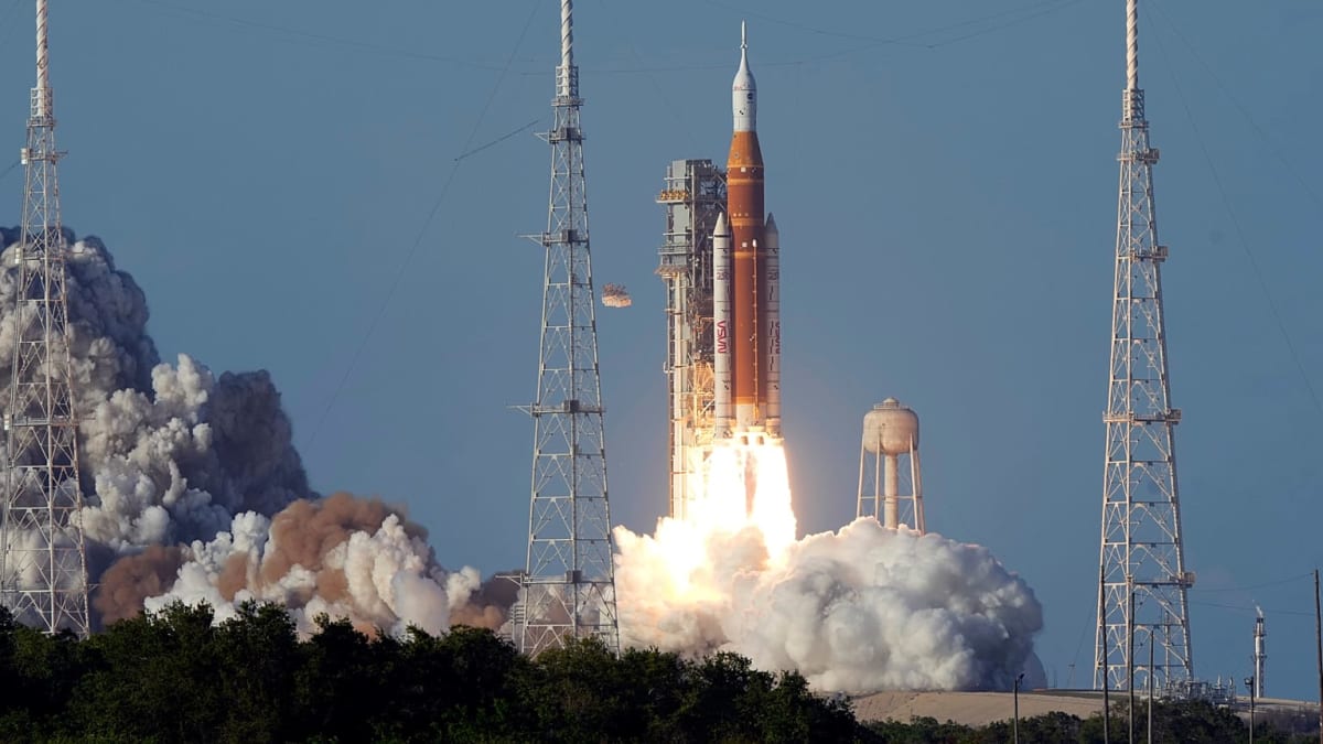 NASA Launches 4 Astronauts on First Moon Mission in 50 Years - Image 2