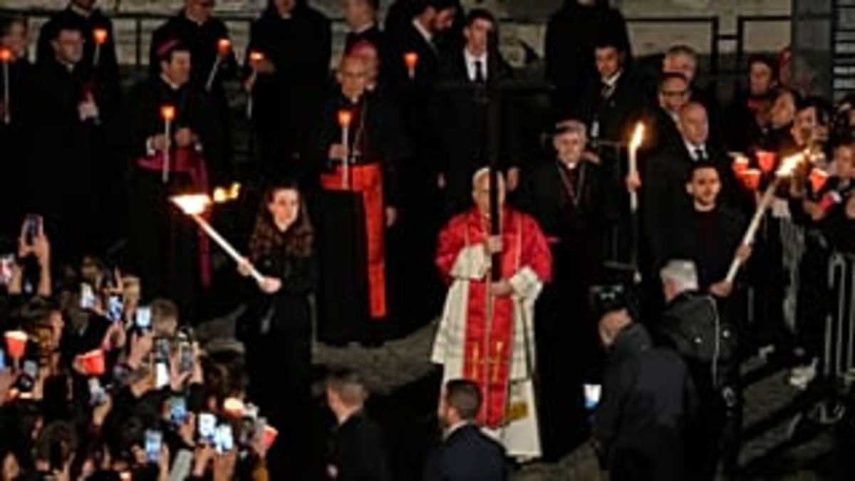 Pope Leo XIV Carries Cross Through All 14 Stations in Rome - Image 3