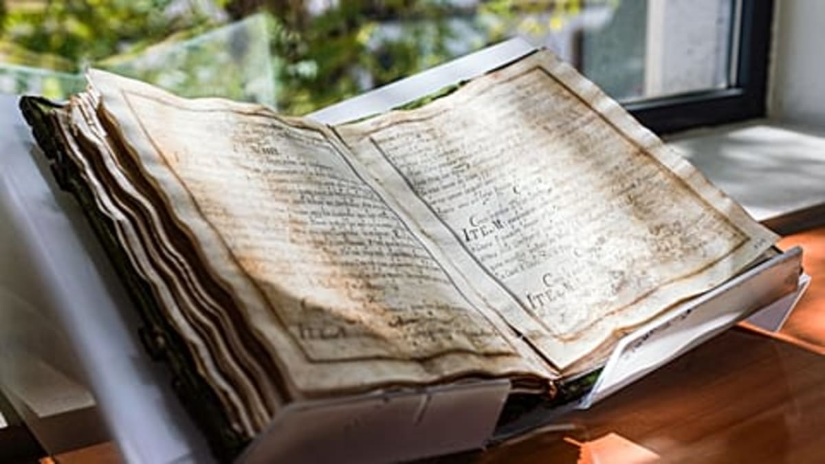 Lost 9th-Century English Poem Found in Rome Library - Image 4