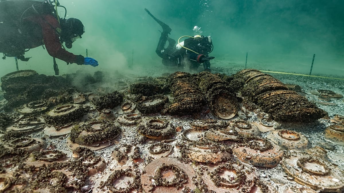 Ancient Roman ceramic vessels and sword recovered from bottom of Lake Neuchâtel by underwater archaeologists