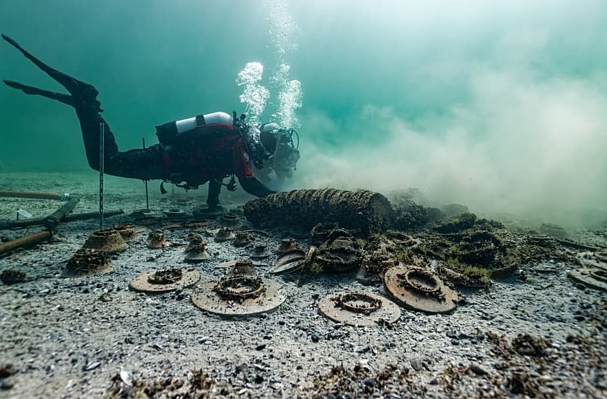 Divers Find 1,000 Roman Artifacts in Swiss Lake - Image 2