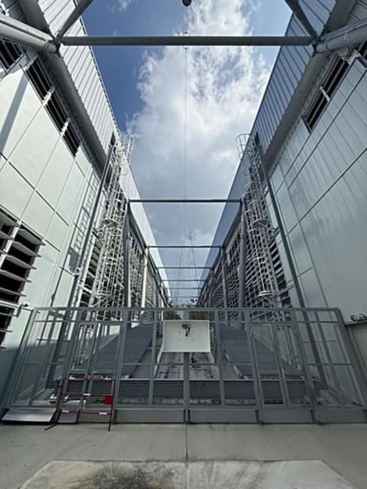Reunion Airport's AC-Free Terminal Cuts Emissions 87% - Image 2