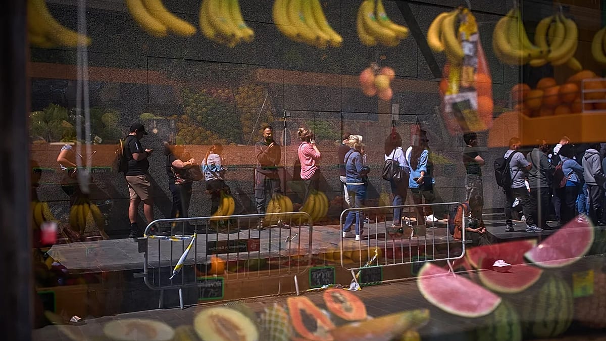 Spain Grants Legal Status to 43,000 Migrants in 3 Days