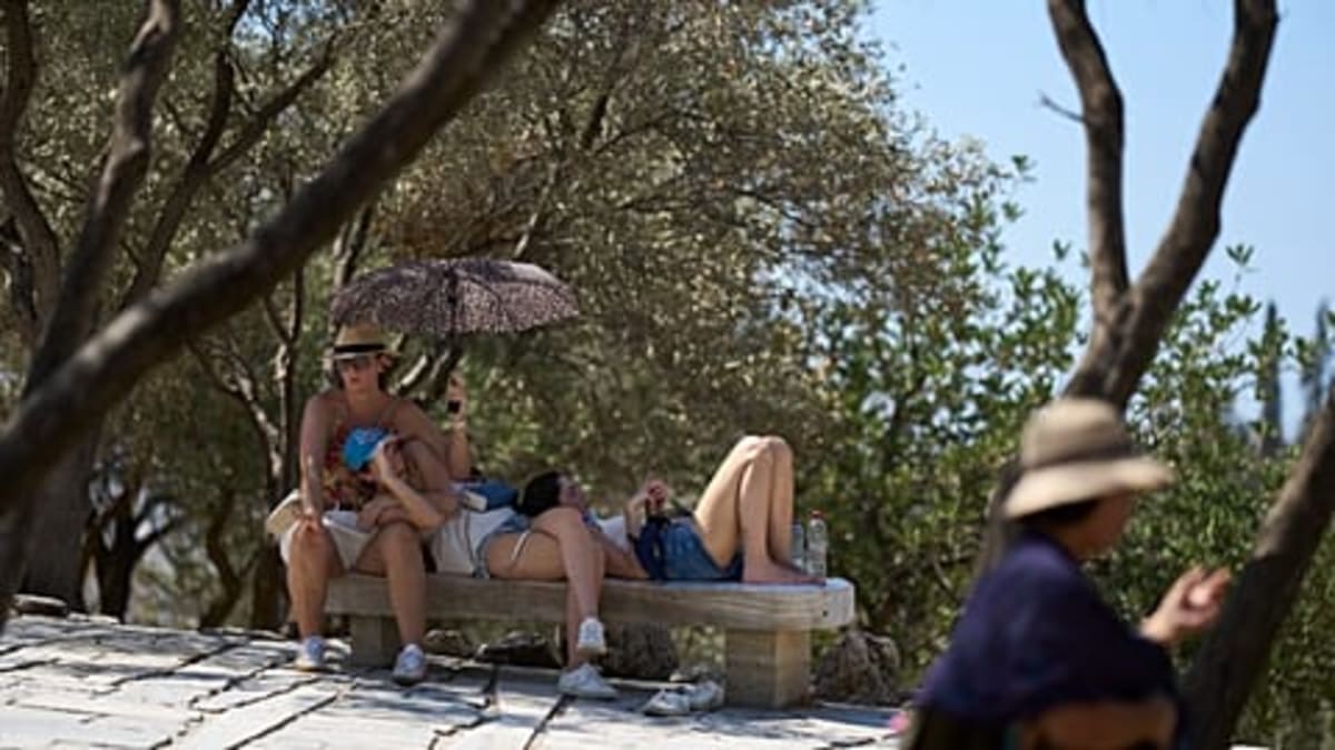 UK Bans Cigarette Sales for Anyone Born After 2009 - Image 2