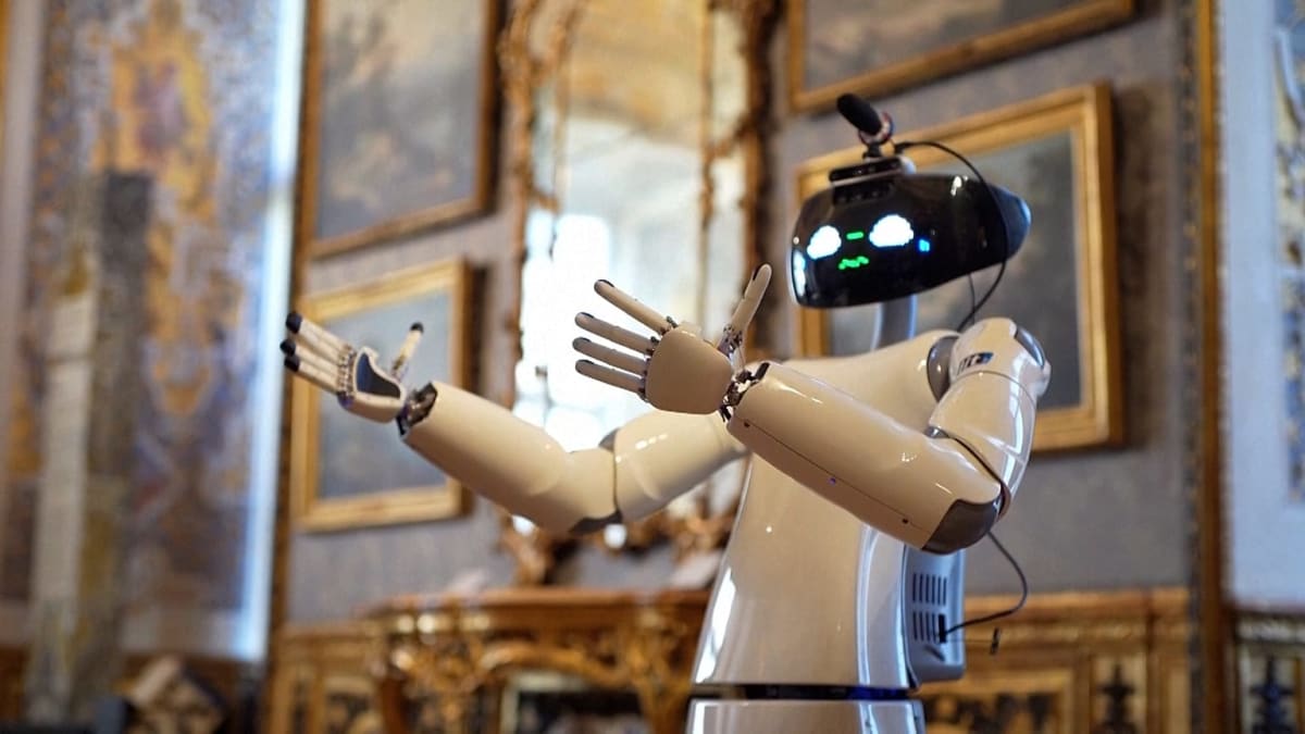 Robot Museum Guide Debuts at Historic Turin Palace - Image 2