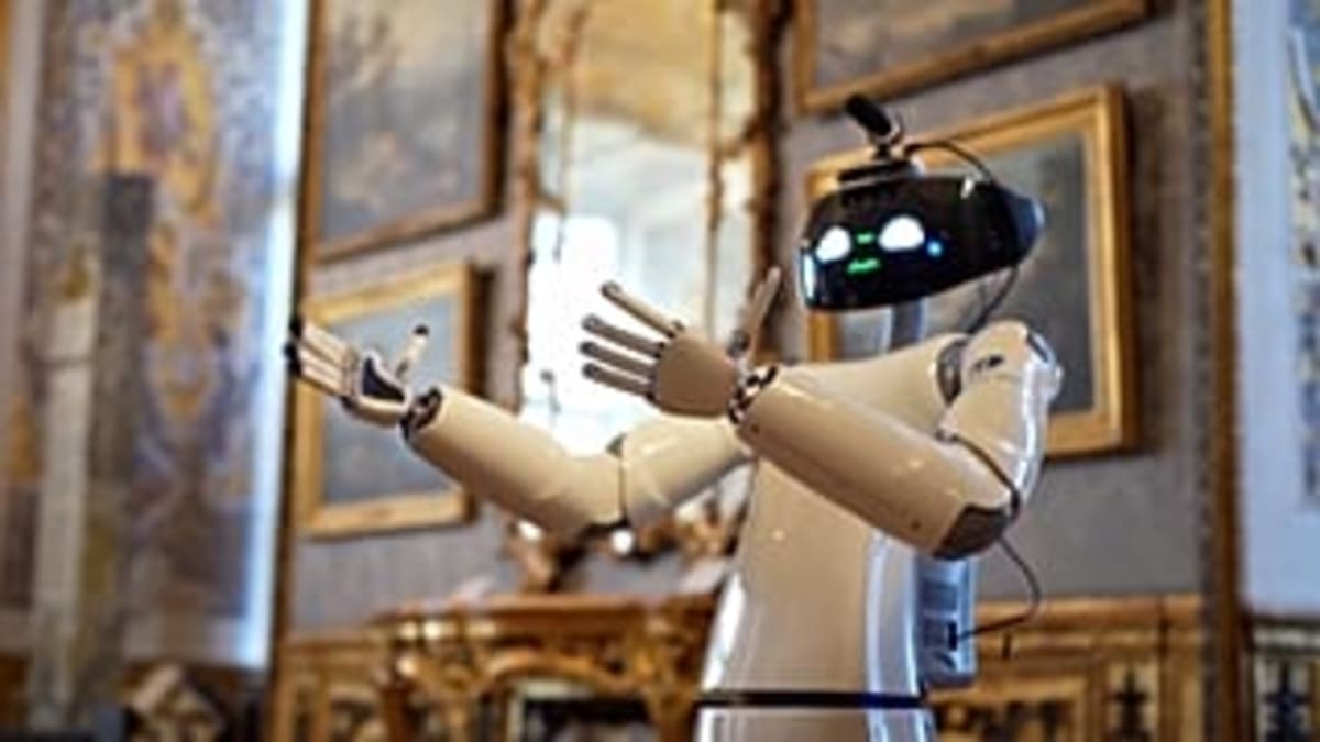 Robot Museum Guide Debuts at Historic Turin Palace - Image 3