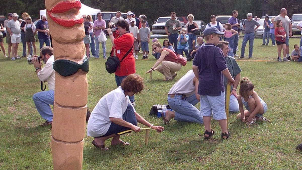UK Worm Charming Festival Draws Crowds Since 1984 - Image 2