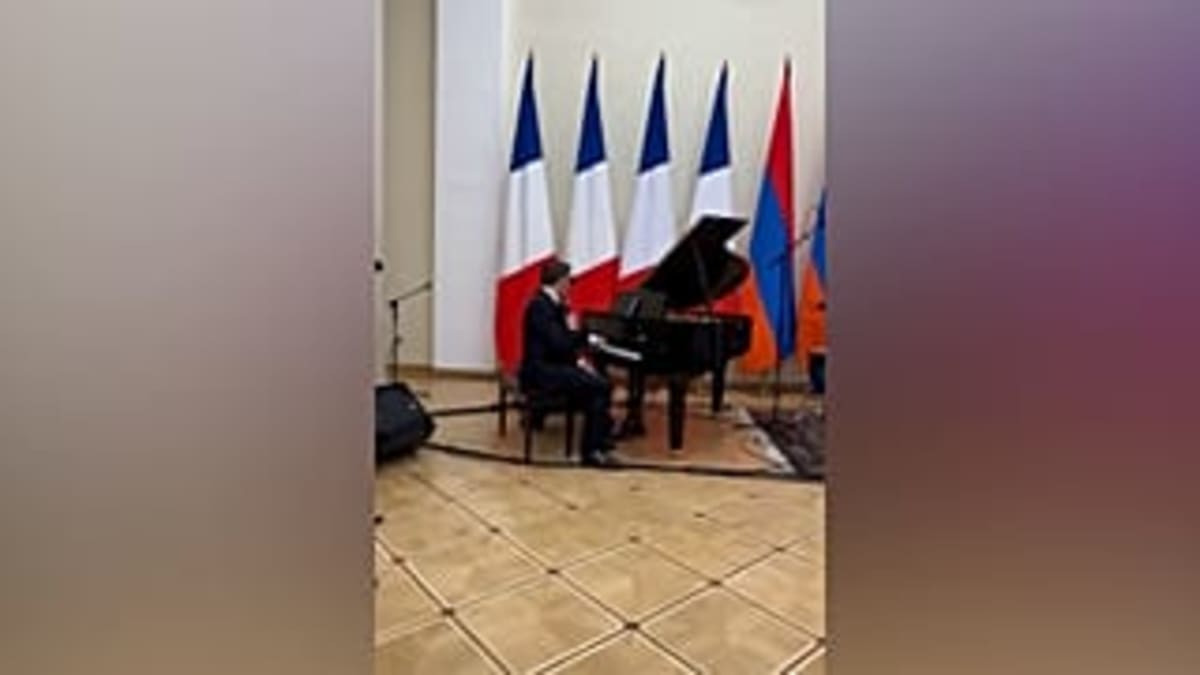 Macron Sings Aznavour Classic With Armenian PM on Drums - Image 3