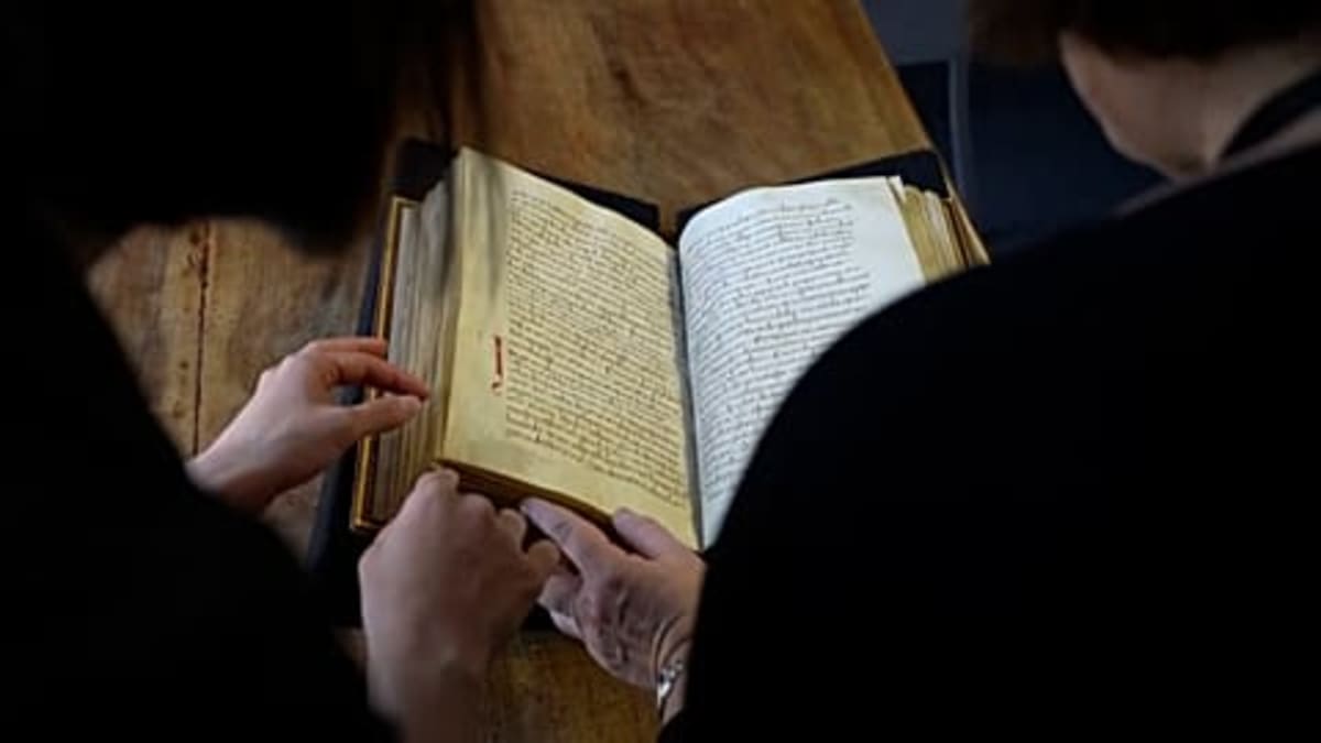 900-Year-Old Bayeux Tapestry Fully Displayed for First Time - Image 3