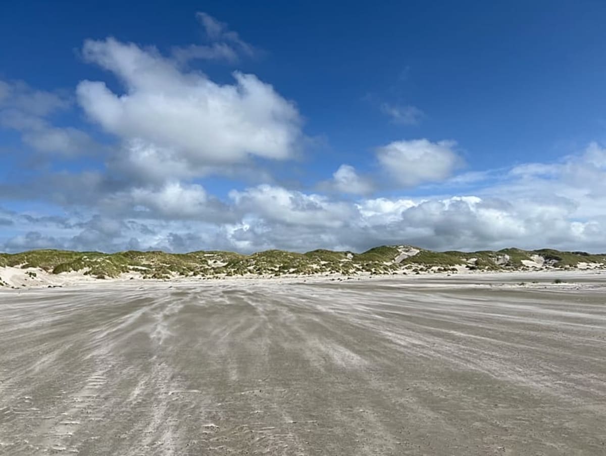 Germany's Kniepsand Beach: 1,400 Football Fields of Sand - Image 3