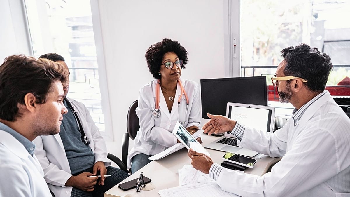 AI Saves Doctors 3+ Weeks Yearly, Report Finds