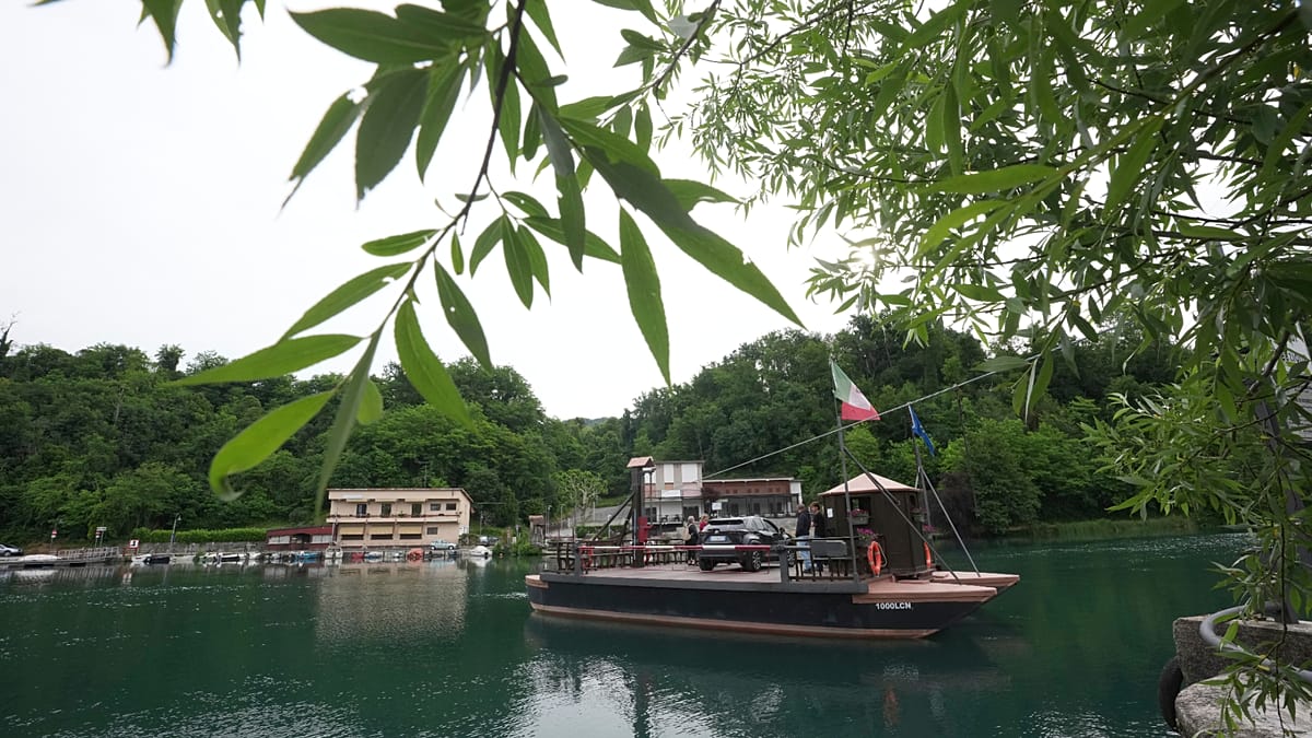 500-Year-Old Leonardo Ferry Saves Commuters From Traffic