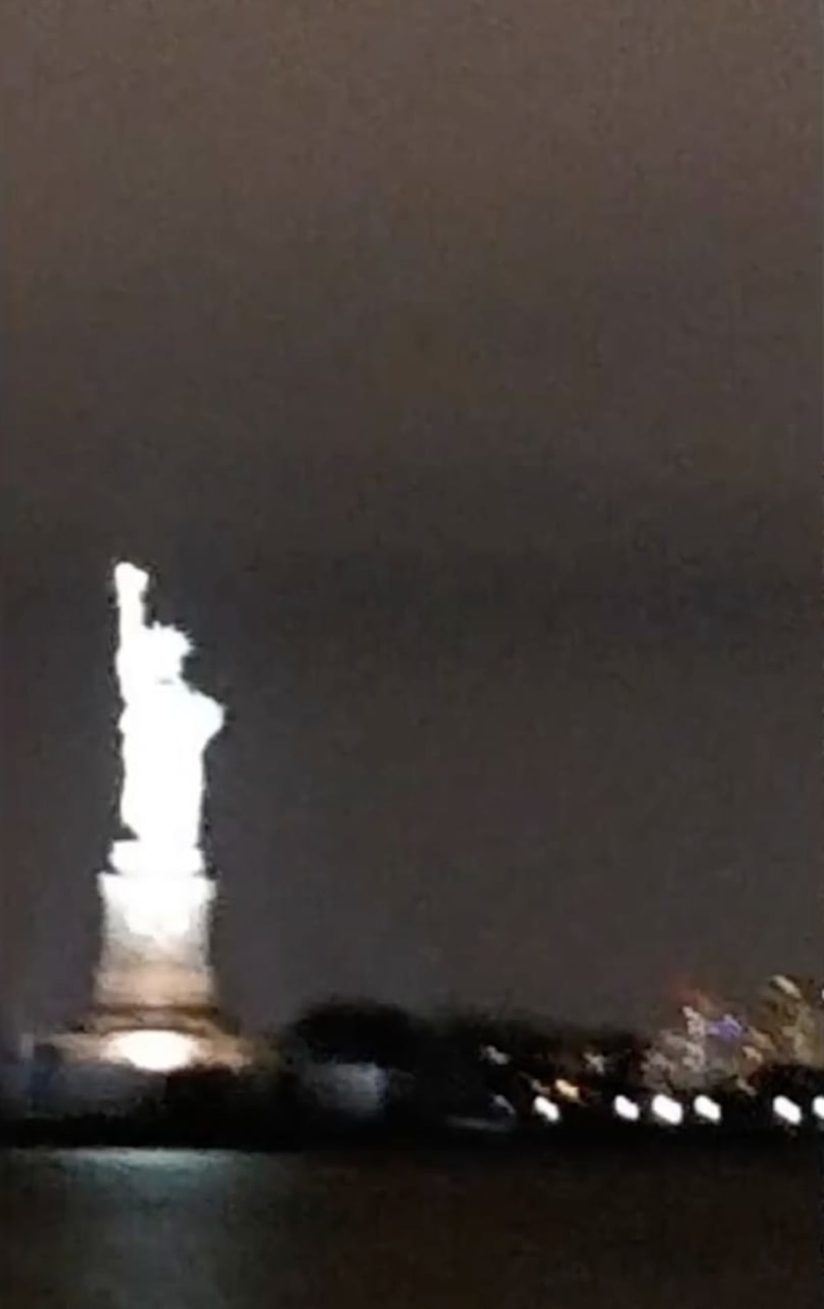 Paris Woman Wins $50K for Being World's Worst Photographer - Image 3