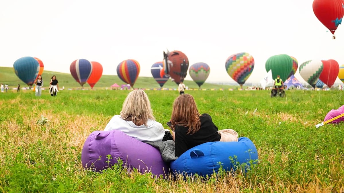 30 Hot Air Balloons Fill Kazakhstan Skies at Festival - Image 2