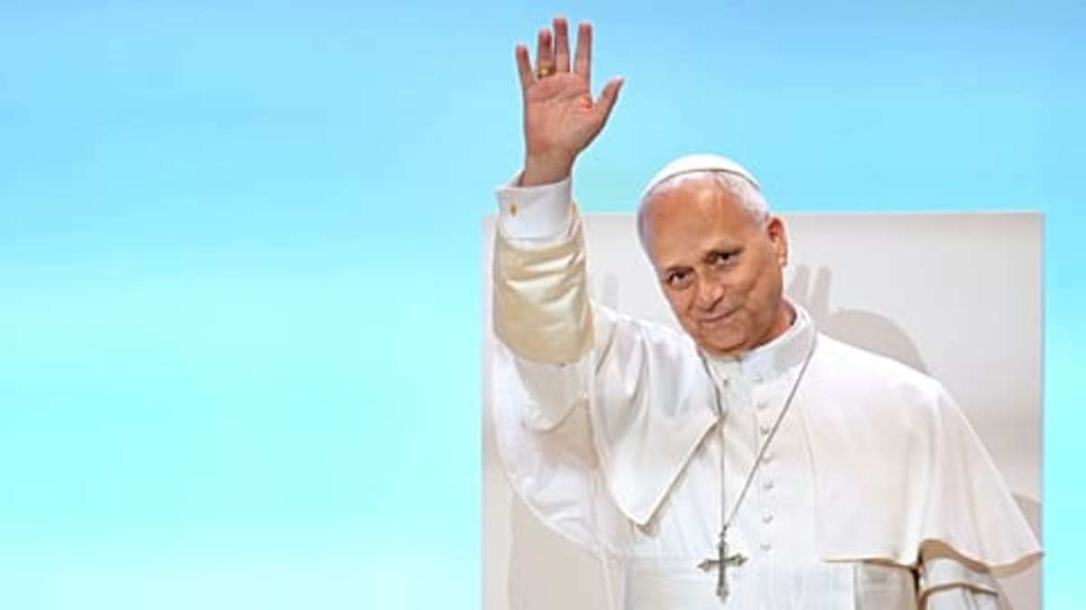 Pope Leo XIV Meets Bad Bunny in Madrid - Image 5