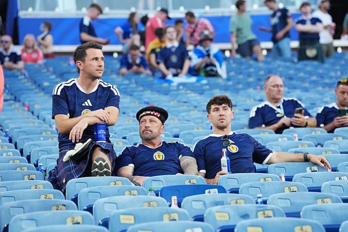 USA Clinches World Cup Knockout Spot with 2-0 Win - Image 2