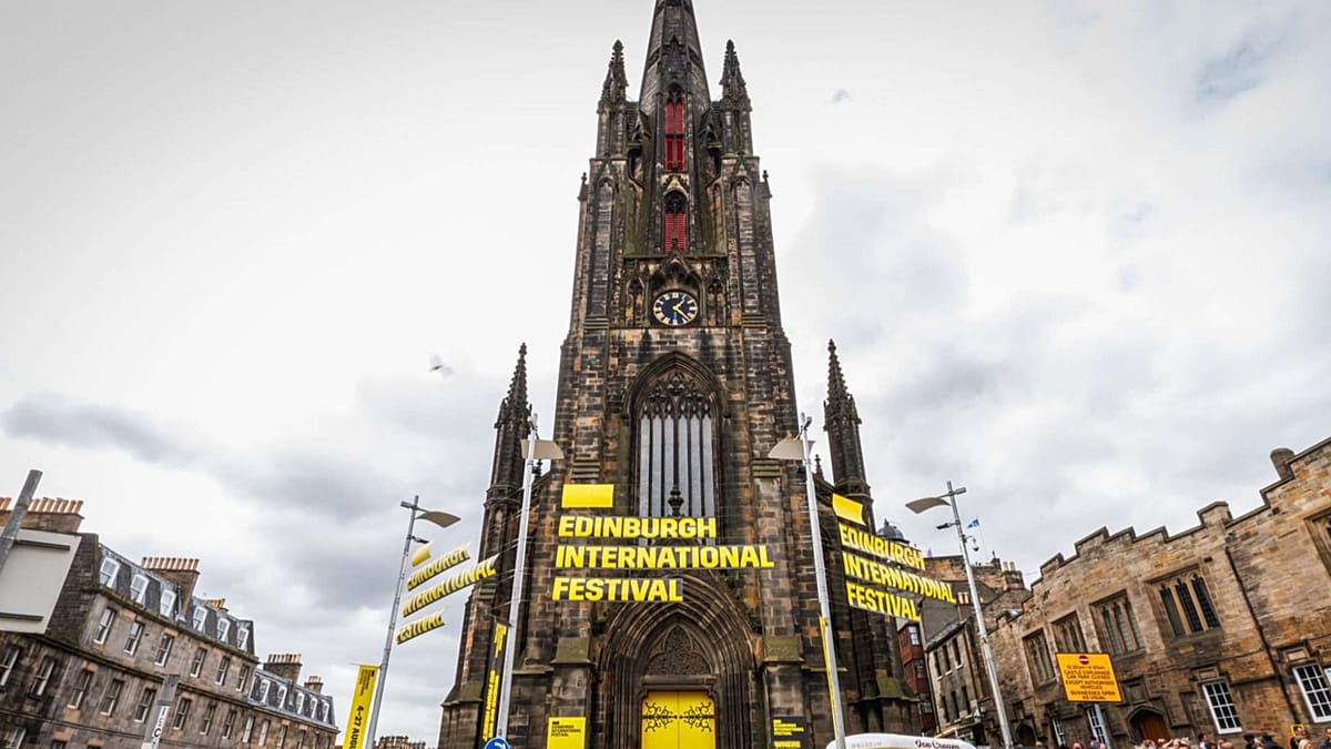 Edinburgh Festival Goes Phone-Free to Restore Live Magic