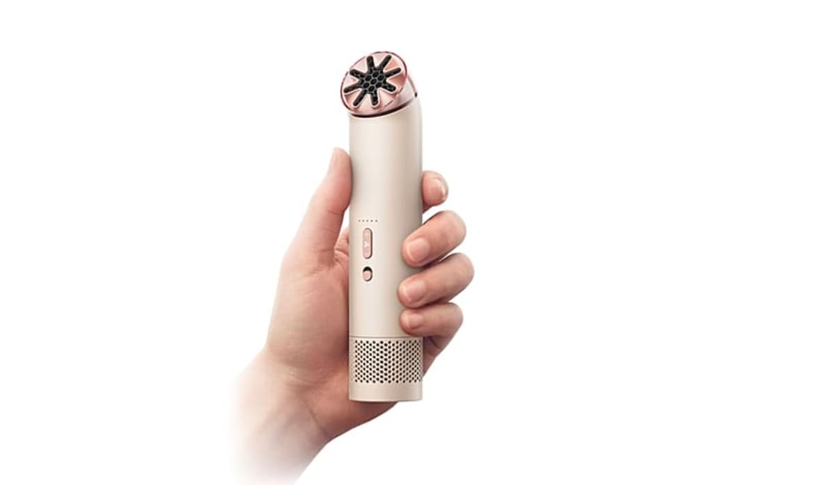 Wearable AC and Misting Fans Cool You Down This Summer - Image 3