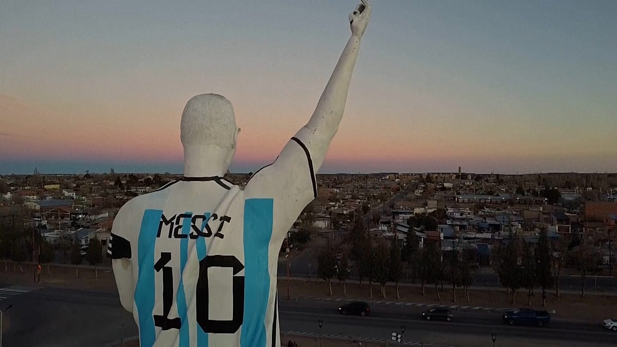 Argentina Unveils 26-Meter Messi Statue in Patagonia