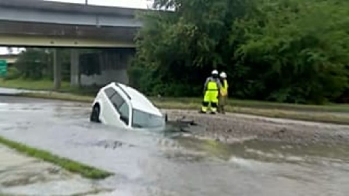 Virginia Officer Rescues Woman from Flooded Sinkhole - Image 3