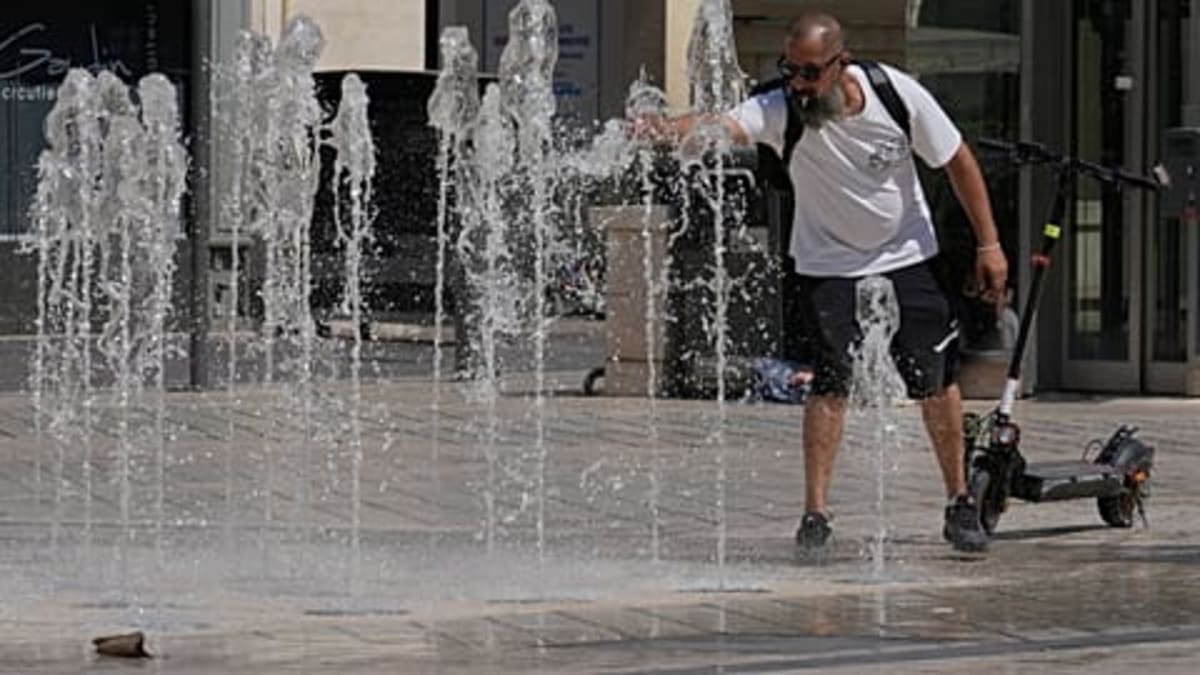Spain and Italy Rush Teams to Help Portugal Fight Fires - Image 4