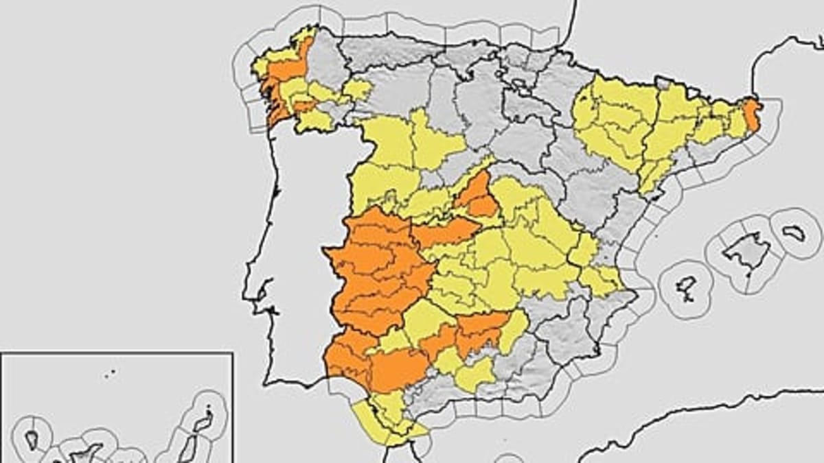 Spain and Italy Rush Teams to Help Portugal Fight Fires - Image 2