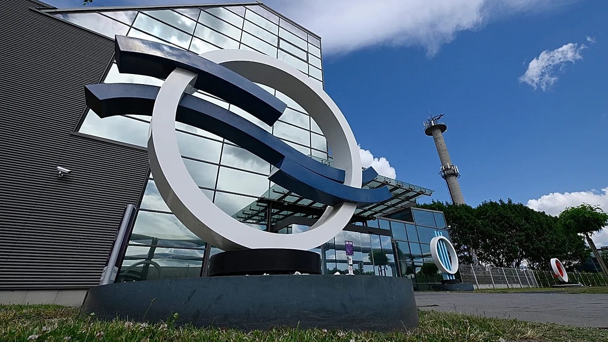 Hungary Shuts Down State TV, Vows Independent Media