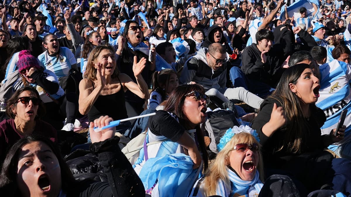 Argentina Fans Erupt After Historic 3-2 Comeback Win - Image 2