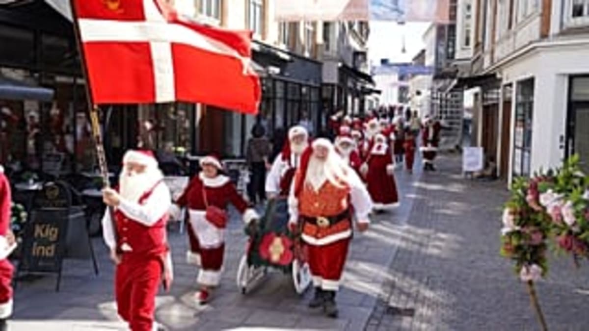 Hundreds of Santas Gather in Denmark for Summer Congress - Image 3
