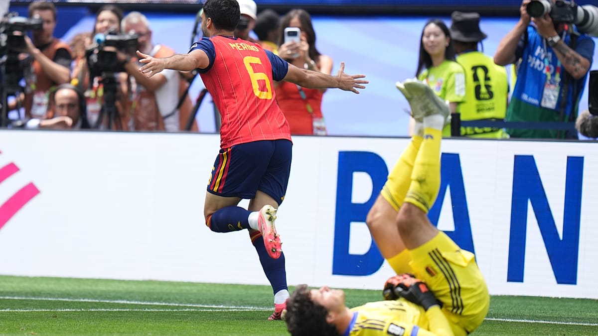 Spain Scores Last-Minute Goal to Reach World Cup Semifinals