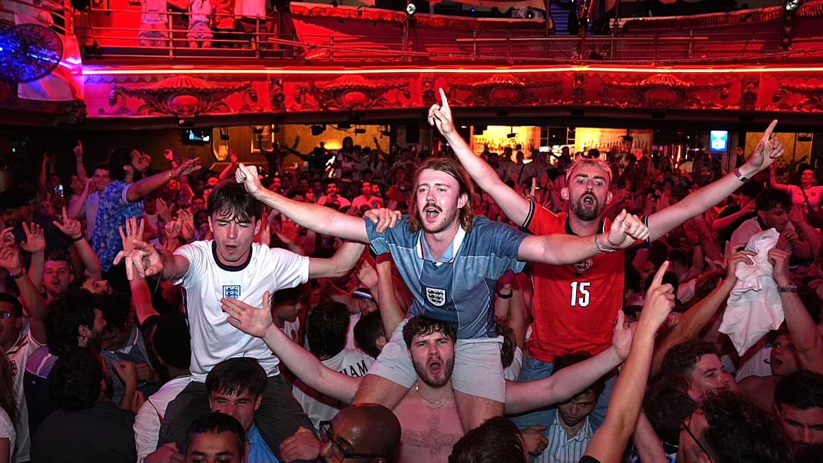 Bellingham's Extra-Time Goals Send England to World Cup Semis
