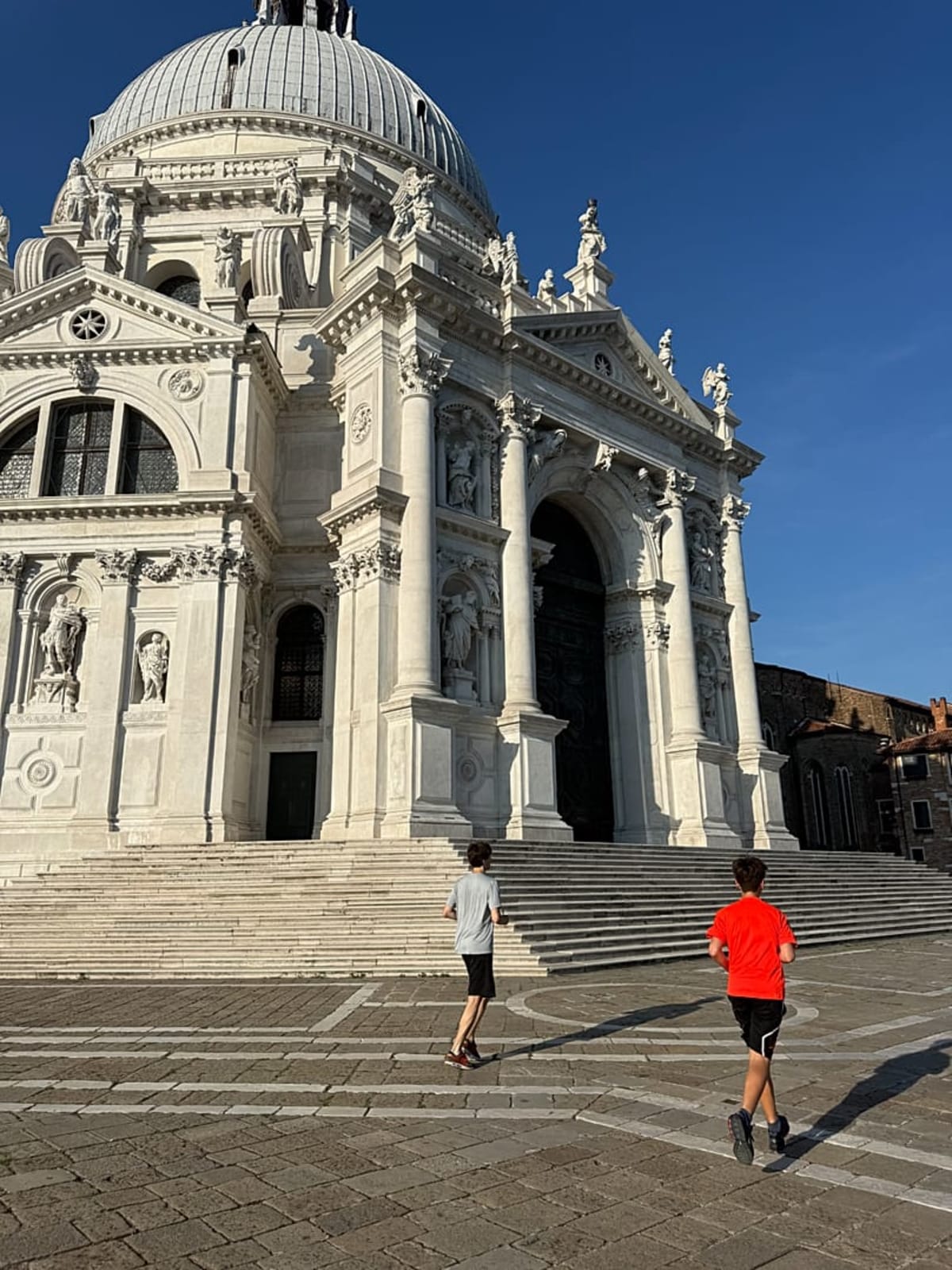 Venice Hotel Offers Sunrise Runs and Mask-Making Classes - Image 3