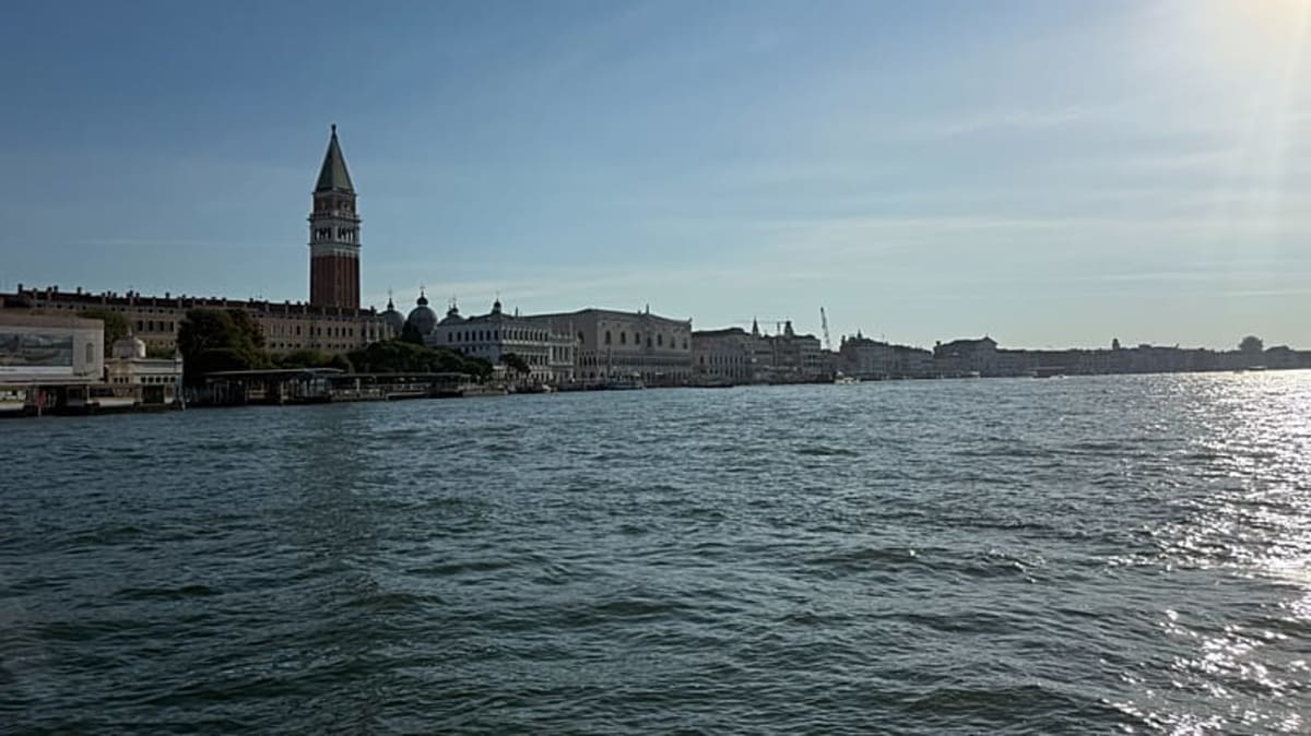 Venice Hotel Offers Sunrise Runs and Mask-Making Classes - Image 2