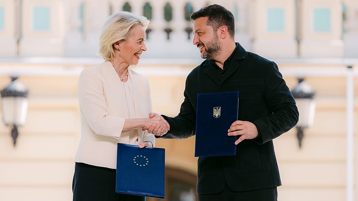 European Commission President Ursula von der Leyen and Ukrainian President Volodymyr Zelenskyy standing together in Kyiv