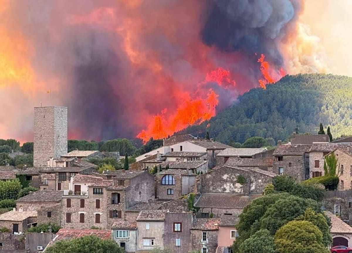 French Village Survives Wildfire With Open Doors and Kindness - Image 4