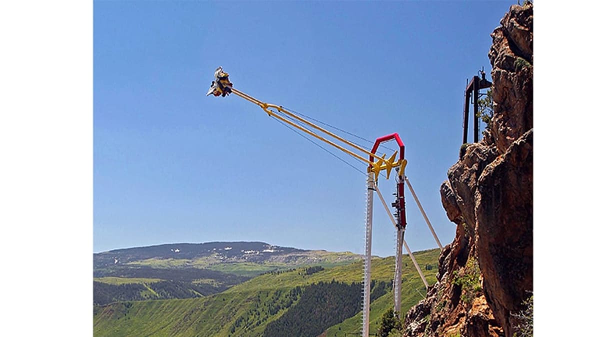 Swiss Alps Giant Swing Opens at 7,000 Feet - Image 2