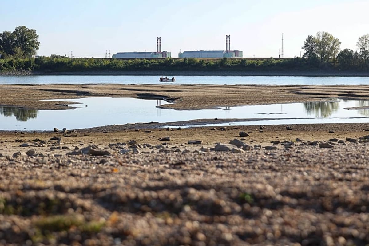 Hungary's Paks Nuclear Plant Powers Back Up as Danube Rises - Image 2
