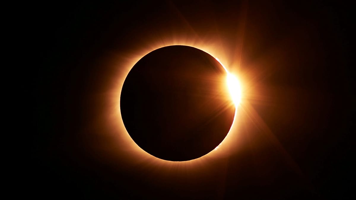 Spain Airlines to Livestream Solar Eclipse from 30,000 Feet